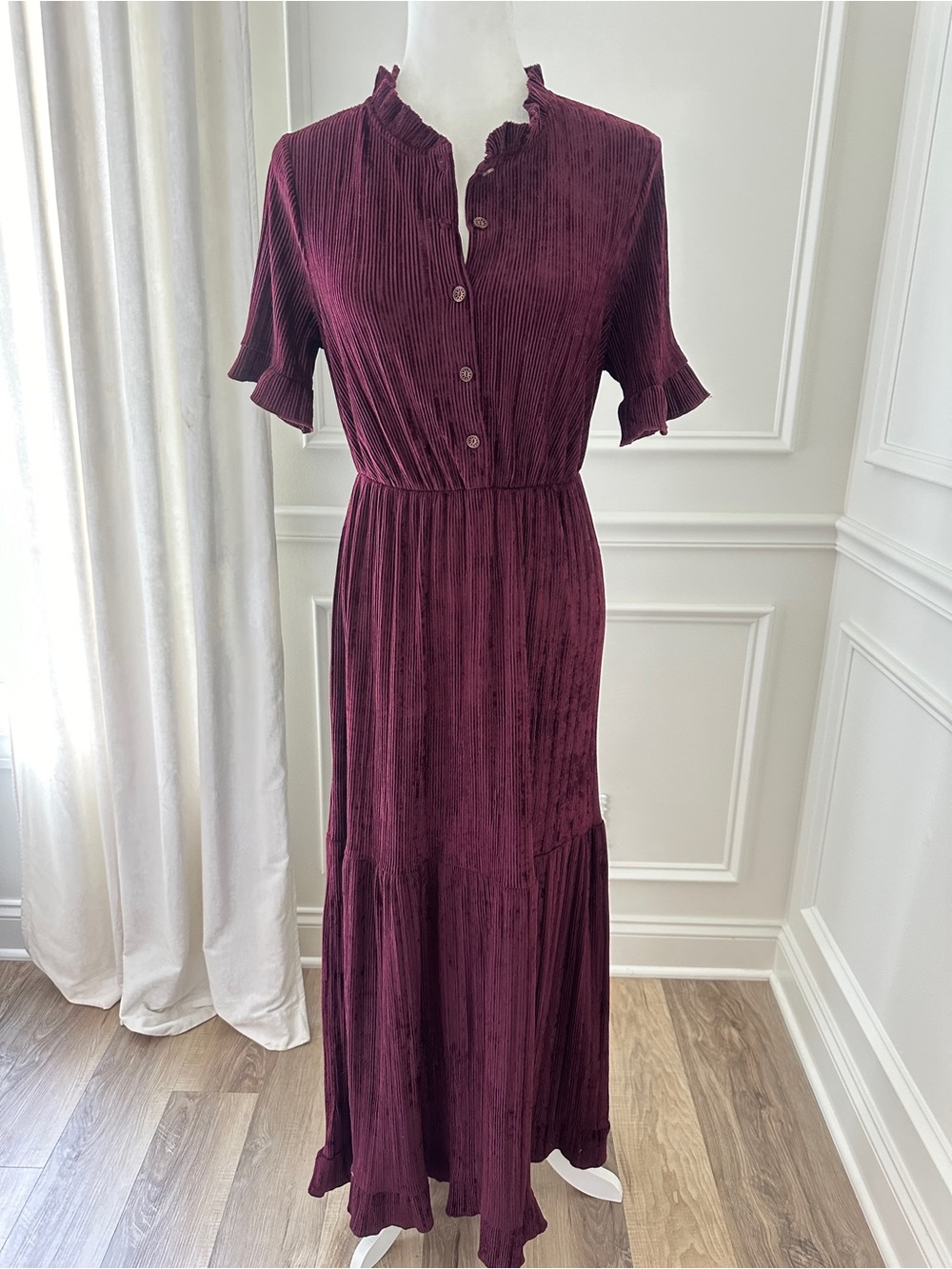 NWOT Ces Femme Burgundy Ruffled Maxi Dress